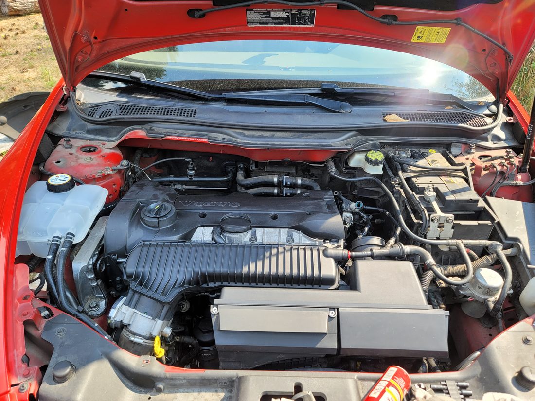 Clean Volvo engine bay after service